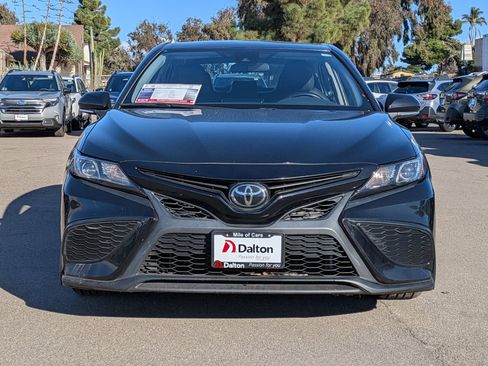 Used 2023 Toyota Camry SE image 2
