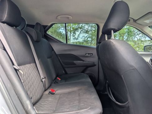 Used 2022 Nissan Kicks SV w/ Interior Electronics Package FWD image 19