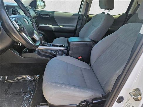 Used 2019 Toyota Tacoma SR5 AWD/4WD image 15