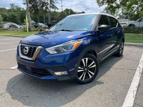 Used 2020 Nissan Kicks SR FWD image 2