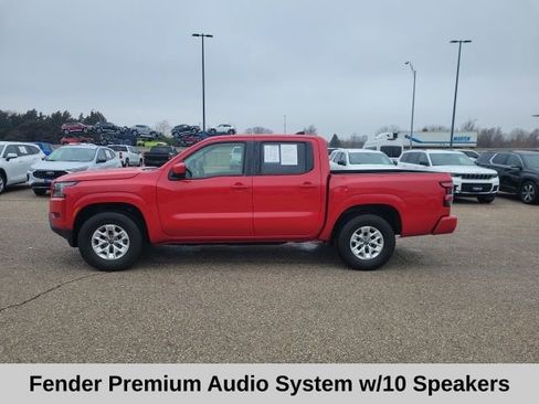 Used 2024 Nissan Frontier SV image 3