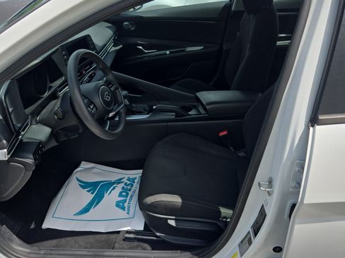 Used 2022 Hyundai Elantra SE FWD image 7