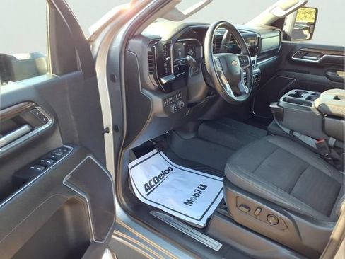 Used 2024 Chevrolet Silverado 3500 LT w/ Convenience Package AWD/4WD image 10