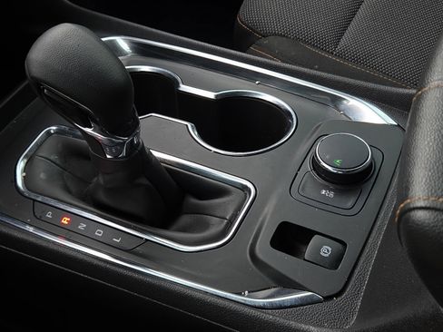 Certified 2021 Chevrolet Traverse LT image 18