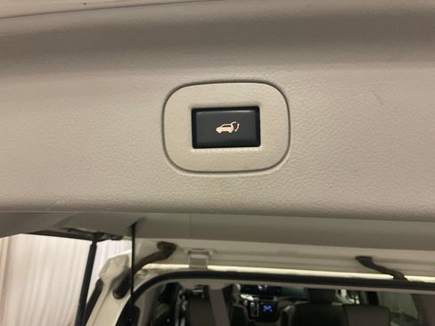 Used 2013 Nissan Quest SL FWD image 23