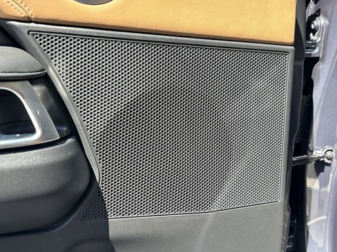 Certified 2024 Land Rover Discovery Metropolitan Edition image 22