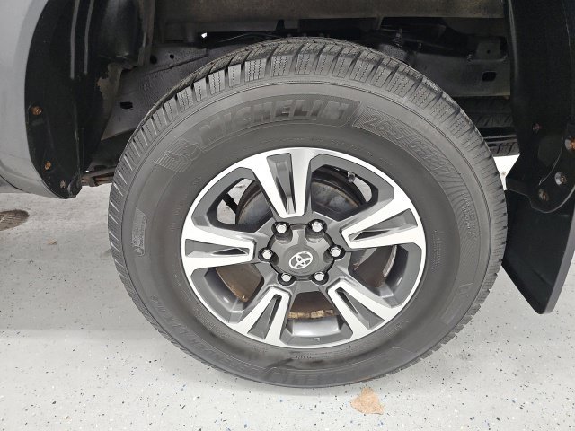 Used 2017 Toyota Tacoma TRD Sport w/ Tow Package (A/T) AWD/4WD image 14