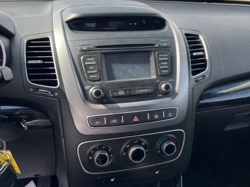 Used 2014 Kia Sorento LX w/ LX V6 Convenience Package image 13