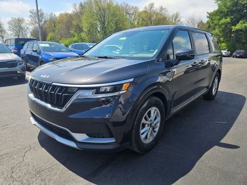 Used 2023 Kia Carnival LX image 1