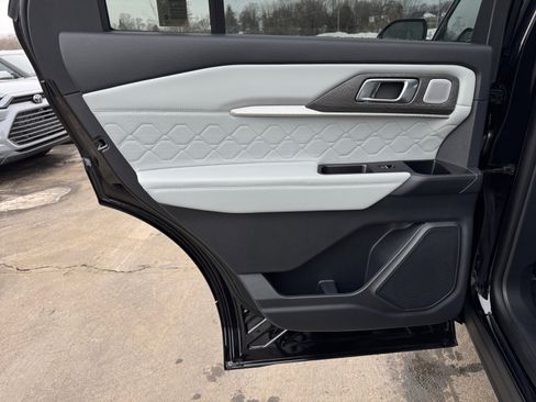 New 2026 Ford Explorer Platinum image 24