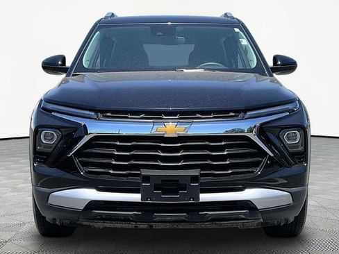 Used 2025 Chevrolet TrailBlazer LT AWD/4WD image 2