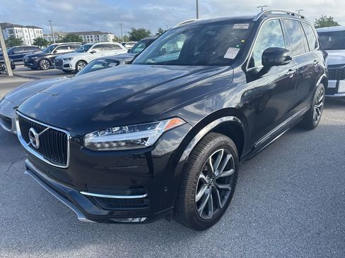 Used 2017 Volvo XC90 T6 Momentum w/ Vision Package image 4