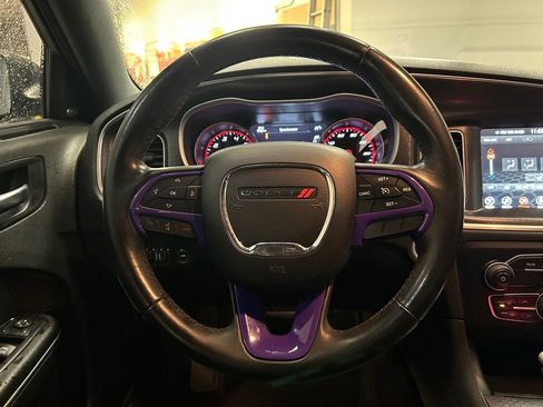 Used 2017 Dodge Charger SXT image 10