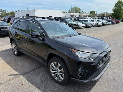 Used 2019 Toyota RAV4 XLE Premium w/ Advanced Technology Package AWD/4WD image 4