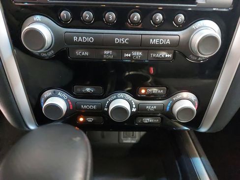 Used 2020 Nissan Pathfinder SV image 22