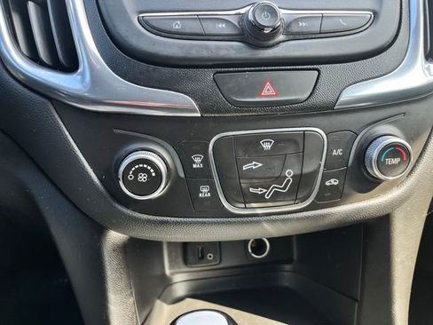 Used 2018 Chevrolet Equinox LT image 12