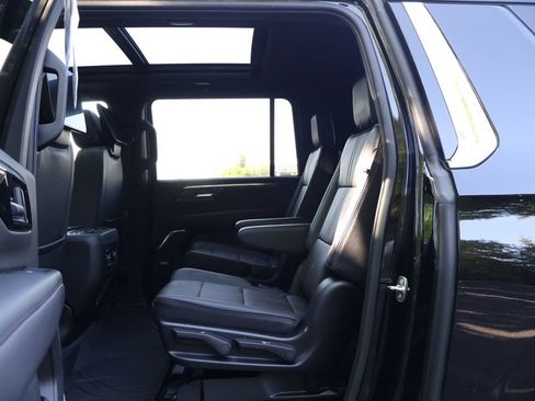 Used 2025 Chevrolet Suburban High Country AWD/4WD image 45