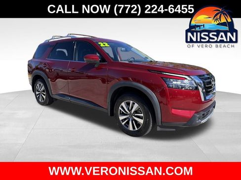 Used 2022 Nissan Pathfinder SL image 1