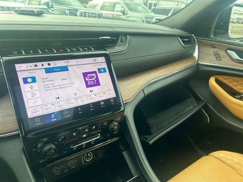 Used 2024 Jeep Grand Cherokee L Summit image 46