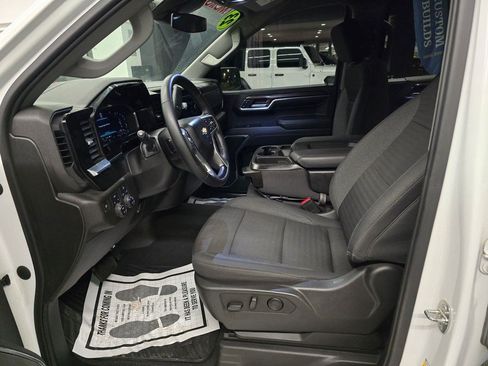 Used 2023 Chevrolet Silverado 1500 LT AWD/4WD image 17