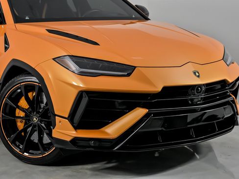 Used 2023 Lamborghini Urus S image 3