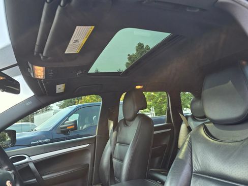 Used 2010 Porsche Cayenne AWD/4WD image 19
