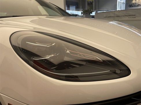 New 2025 Porsche Macan S image 8