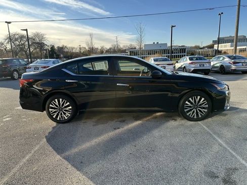 Used 2024 Nissan Altima 2.5 SV image 5