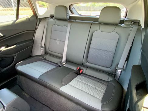 New 2025 Chevrolet Trax LT w/ Driver Confidence Package image 28