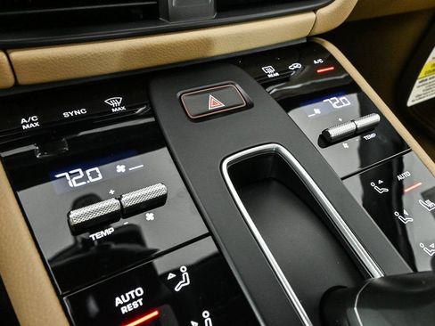 Used 2026 Porsche Macan AWD/4WD image 17