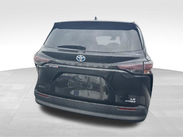 Used 2023 Toyota Sienna LE FWD image 8