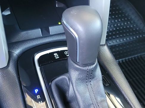 Used 2024 Toyota Corolla Cross XLE w/ Convenience Package FWD image 17
