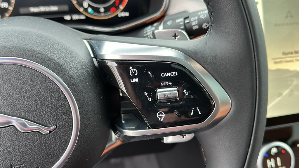 Used 2026 Jaguar F-PACE R-Dynamic S AWD/4WD image 16