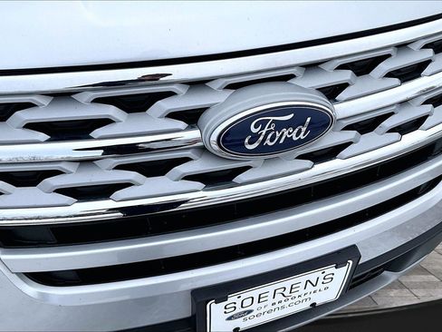 Used 2019 Ford Explorer XLT image 24