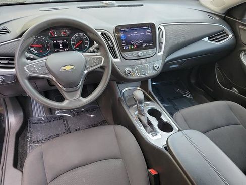 Used 2025 Chevrolet Malibu LT image 9