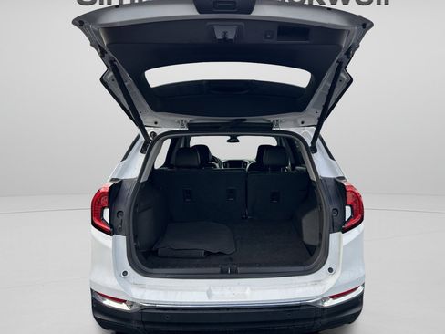 Used 2023 GMC Terrain SLT image 14