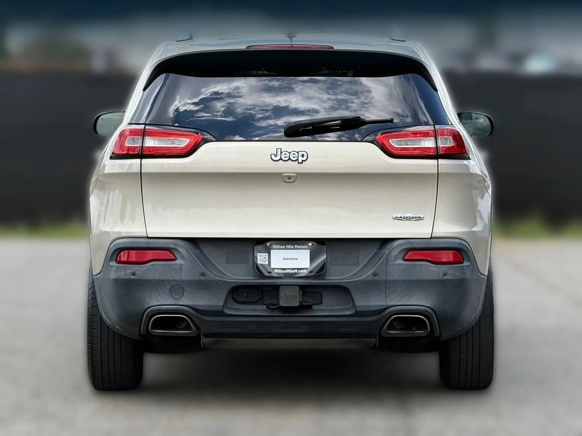 Used 2015 Jeep Cherokee Latitude w/ Comfort/Convenience Group FWD image 4