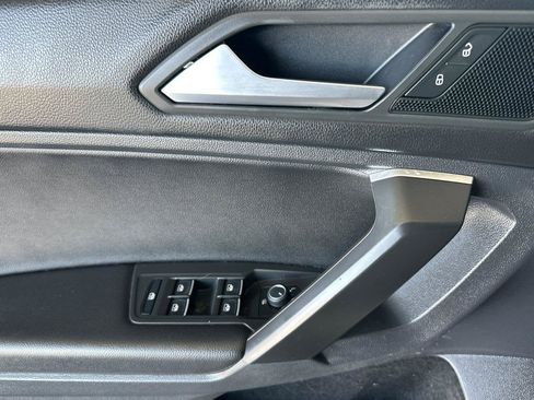 Used 2021 Volkswagen Tiguan SE w/ Panoramic Sunroof Package AWD/4WD image 11