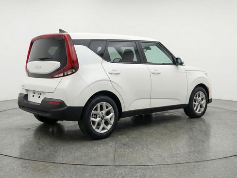 Used 2025 Kia Soul LX w/ LX Technology Package FWD image 9