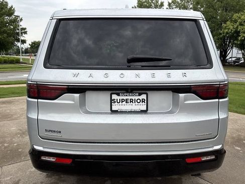 Used 2023 Jeep Wagoneer Series III w/ Premium Group I AWD/4WD image 5