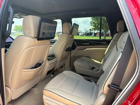 Certified 2024 Cadillac Escalade Premium Luxury AWD/4WD image 8