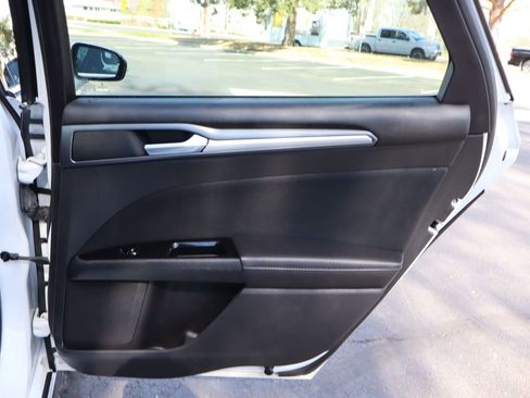 Used 2016 Ford Fusion SE image 25