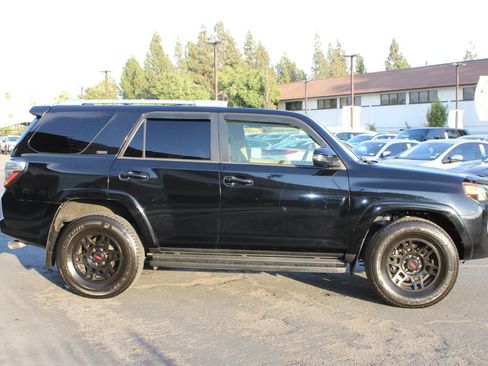 Used 2018 Toyota 4Runner SR5 Premium RWD image 37