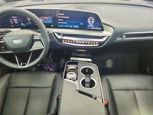 Used 2025 Cadillac Lyriq Sport AWD/4WD image 21