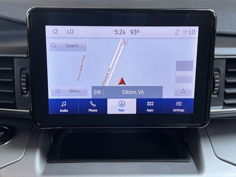 Used 2022 Ford Explorer XLT w/ Equipment Group 202A image 27