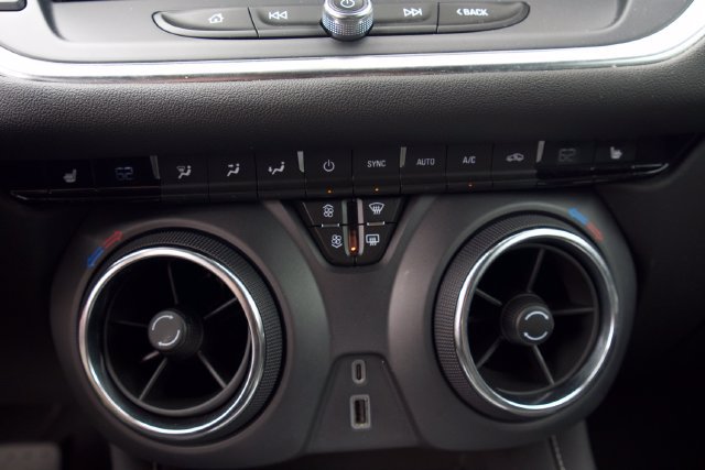 Used 2025 Chevrolet Blazer LT FWD image 21