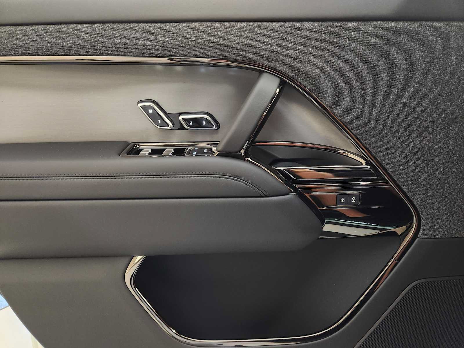 New 2027 Land Rover Range Rover Sport SE AWD/4WD image 23