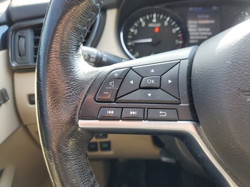 Used 2018 Nissan Rogue SL w/ Premium Package image 26