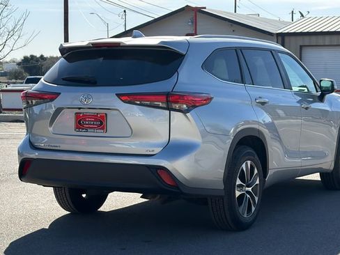 Used 2023 Toyota Highlander XLE image 6