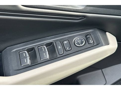Used 2025 Honda Accord SE image 12